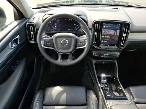 Used 2023 Volvo XC40 B5 Plus w/ Climate Package AWD/4WD image 12