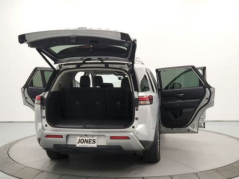 Used 2022 Nissan Pathfinder SL AWD/4WD image 14
