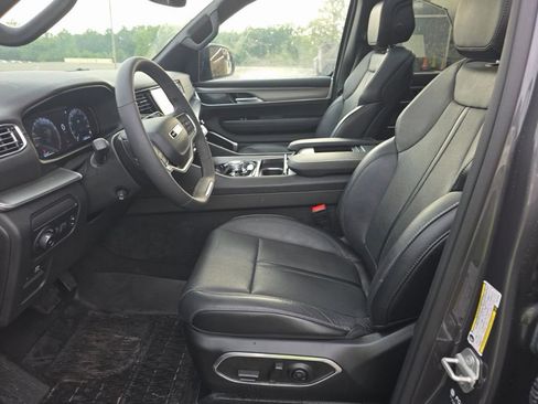 Used 2024 Jeep Wagoneer Series II AWD/4WD image 4