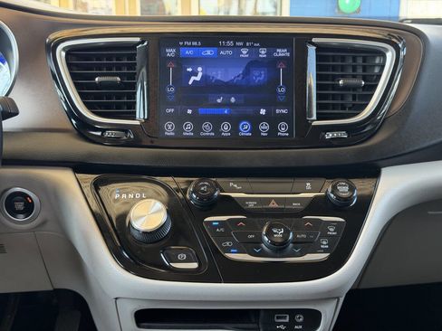 Used 2017 Chrysler Pacifica Touring-L Plus image 15