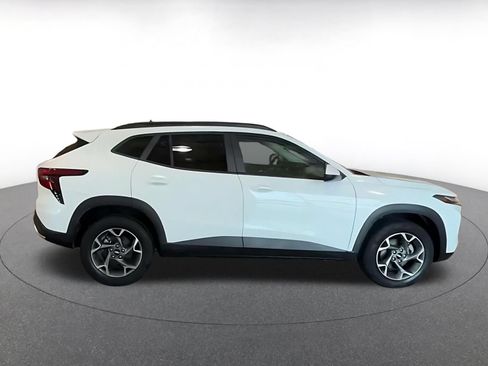 Used 2025 Chevrolet Trax LT w/ LT Convenience Package FWD image 16