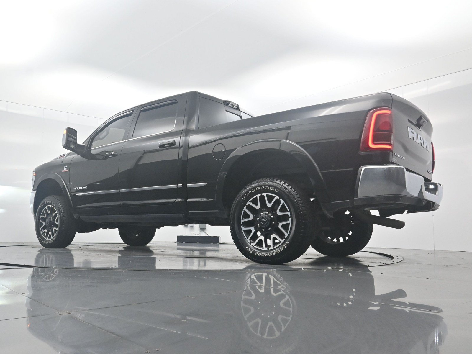 Used 2025 RAM 2500 Limited AWD/4WD image 30
