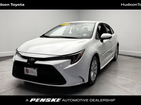 Used 2025 Toyota Corolla LE w/ LE Premium Package FWD image 1