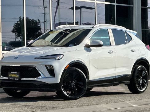 Used 2024 Buick Encore GX Sport Touring image 8