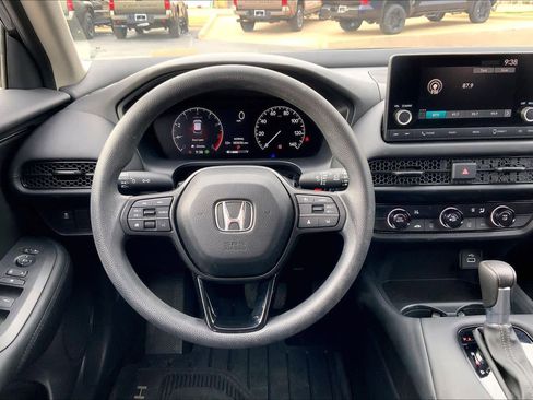 Used 2025 Honda HR-V LX image 6