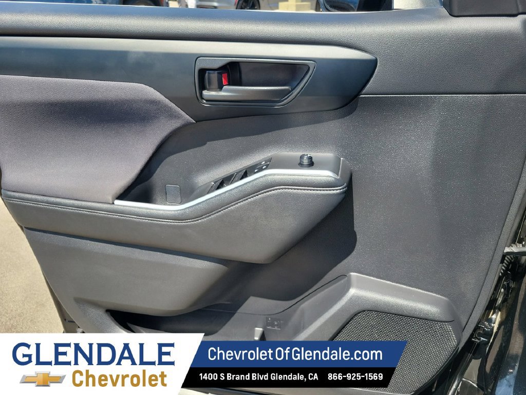 Used 2024 Toyota Highlander LE AWD/4WD image 35