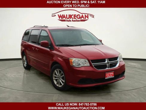 Used 2013 Dodge Grand Caravan SXT w/ UConnect Hands-Free Group FWD image 2
