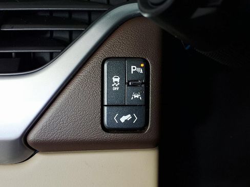 Used 2016 Chevrolet Tahoe LS w/ Enhanced Driver Alert Package RWD image 18