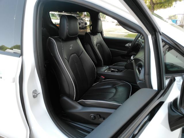 Used 2025 Chrysler Pacifica Limited FWD image 24