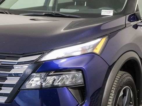 Used 2024 Nissan Rogue SV image 4