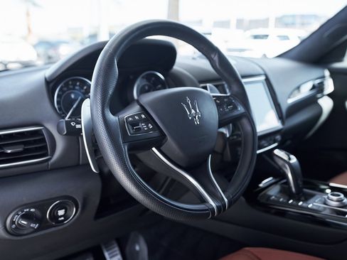 Used 2022 Maserati Levante Modena image 21