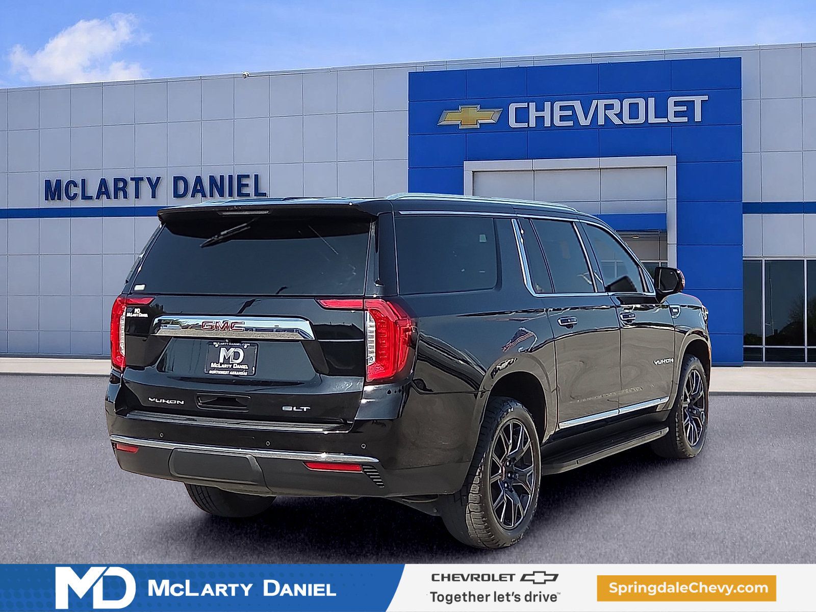 Certified 2023 GMC Yukon XL SLT w/ SLT Luxury Package AWD/4WD image 5