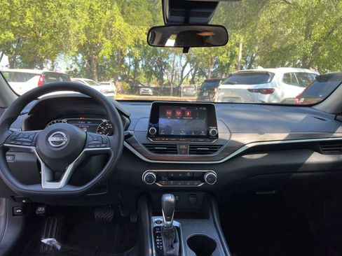 Used 2025 Nissan Altima 2.5 SV image 34