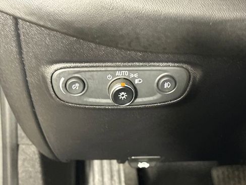 Used 2018 Chevrolet Equinox Premier image 19