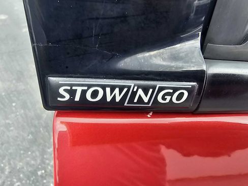 Used 2005 Chrysler Town & Country Touring w/ Leather Interior Group image 21