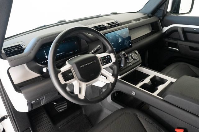 Used 2025 Land Rover Defender 110 S AWD/4WD image 4