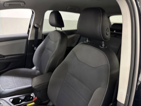 Used 2022 Volkswagen Taos SE AWD/4WD image 5