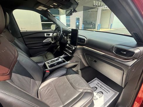 Certified 2023 Ford Explorer Platinum w/ Technology Package AWD/4WD image 10