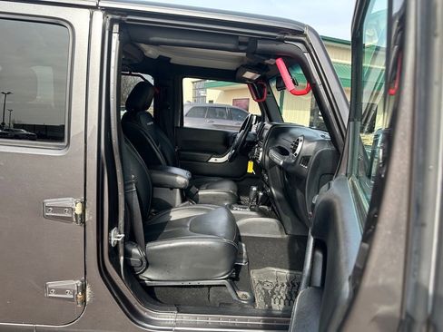 Used 2016 Jeep Wrangler Unlimited Rubicon image 27