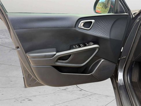 Used 2021 Kia Soul S FWD image 10