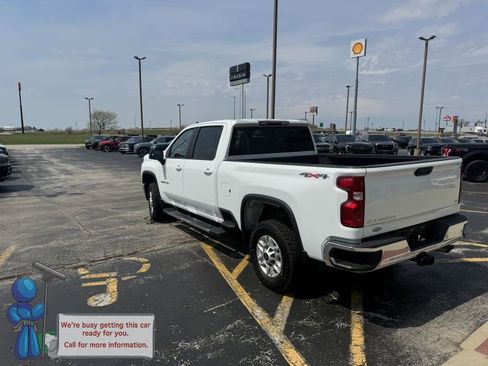 Used 2022 Chevrolet Silverado 2500 LT AWD/4WD image 3