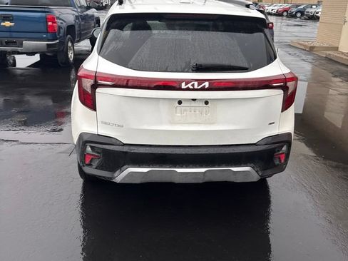 Used 2025 Kia Seltos S AWD/4WD image 3
