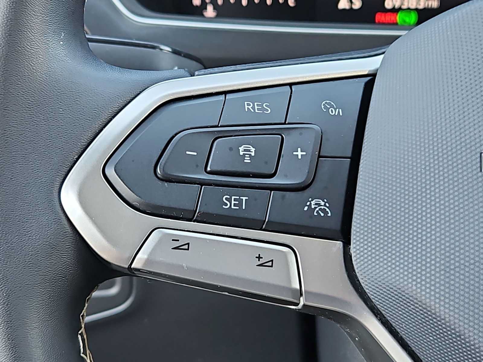 Used 2024 Volkswagen Tiguan SE AWD/4WD image 24