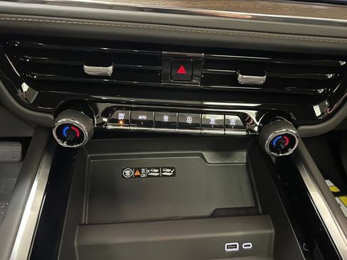 New 2026 Chevrolet Tahoe High Country AWD/4WD image 15