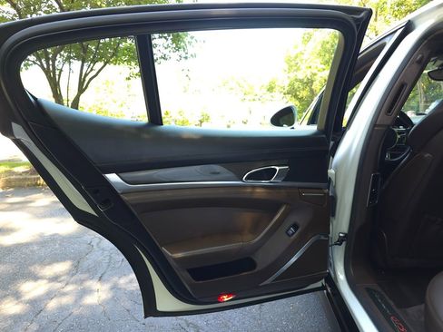 Used 2016 Porsche Panamera GTS w/ Premium Package Plus image 25