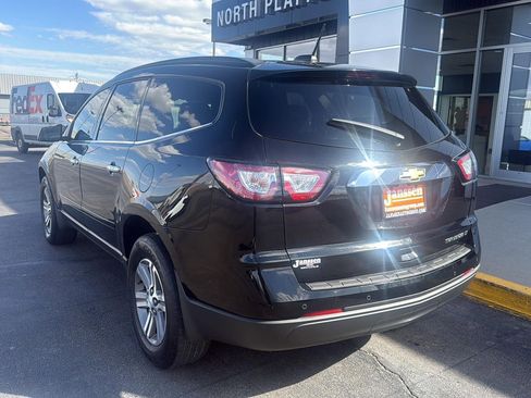 Used 2016 Chevrolet Traverse LT image 2