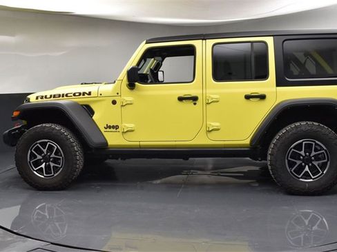 Used 2024 Jeep Wrangler Unlimited Rubicon image 5