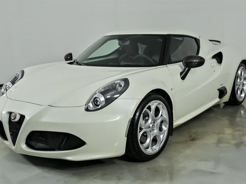 Used 2016 Alfa Romeo 4C Coupe w/ Coupe Track Package 1 RWD image 5