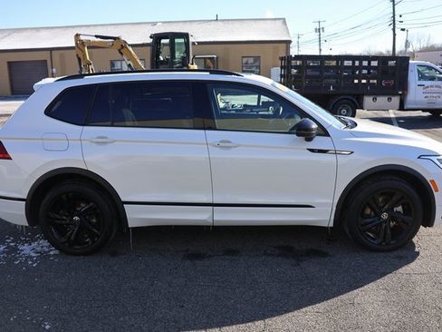 Used 2023 Volkswagen Tiguan SE R-Line image 9