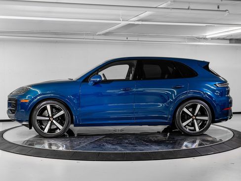New 2026 Porsche Cayenne GTS image 2