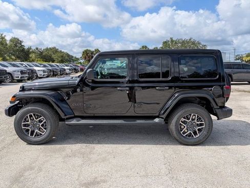 New 2026 Jeep Wrangler Unlimited Sahara AWD/4WD image 6
