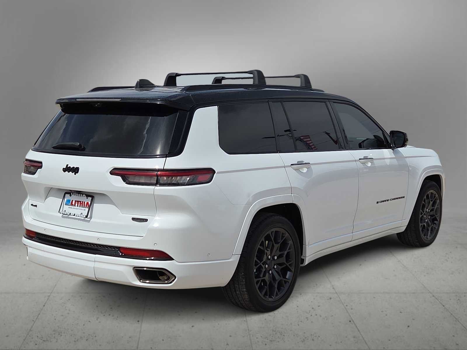 Used 2024 Jeep Grand Cherokee L Summit AWD/4WD image 8