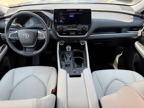 Used 2026 Toyota Grand Highlander AWD image 25