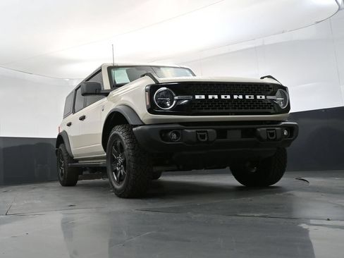 Used 2025 Ford Bronco Big Bend w/ Black Diamond Package AWD/4WD image 23