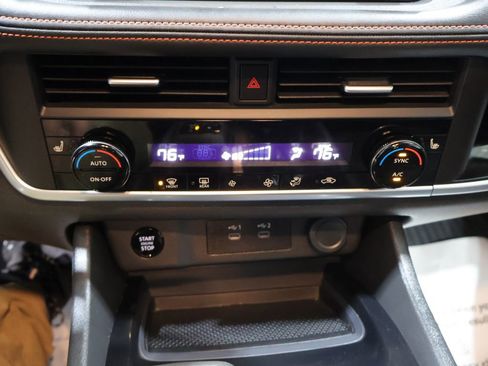 Used 2025 Nissan Rogue SV AWD/4WD image 28