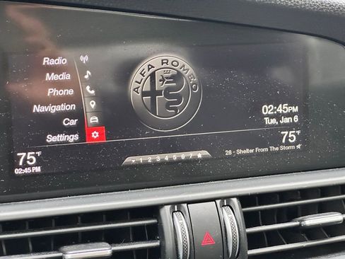 Used 2017 Alfa Romeo Giulia Base image 18