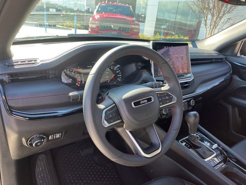 Used 2024 Jeep Compass Trailhawk image 6