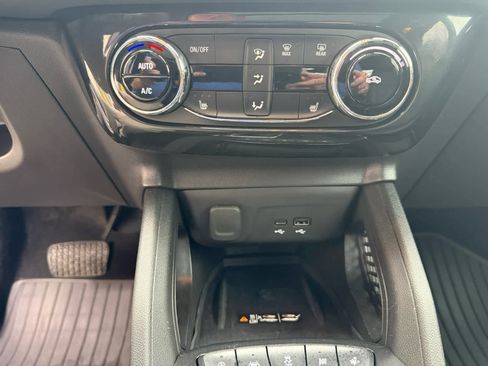 Used 2025 Chevrolet TrailBlazer RS w/ Convenience Package FWD image 15