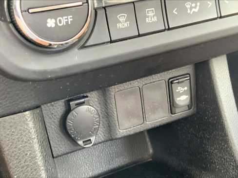 Used 2015 Toyota Corolla LE FWD image 28