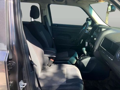 Used 2017 Jeep Patriot Sport AWD/4WD image 9