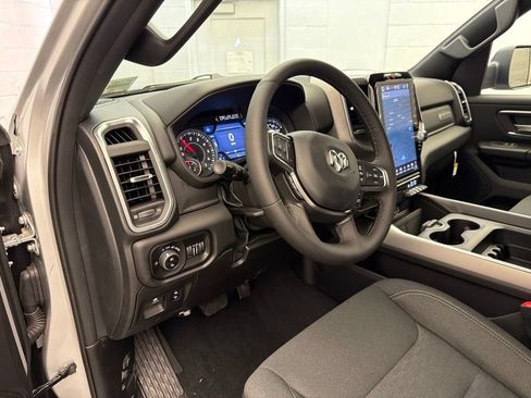 New 2026 RAM 1500 4x4 Crew Cab image 17