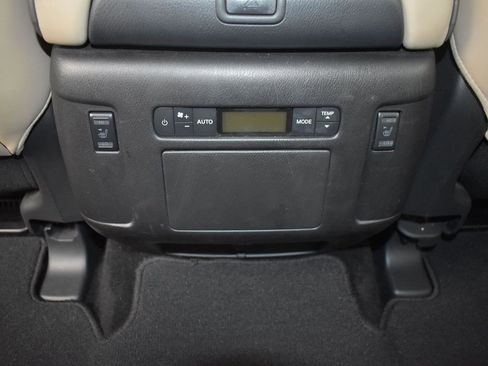 Used 2024 Nissan Armada Platinum w/ Captain's Chairs Package image 17