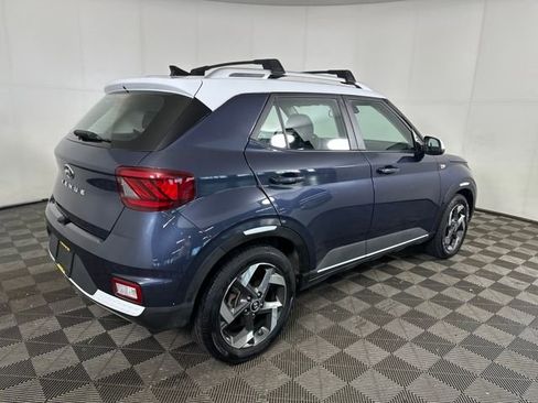 Used 2021 Hyundai Venue image 3