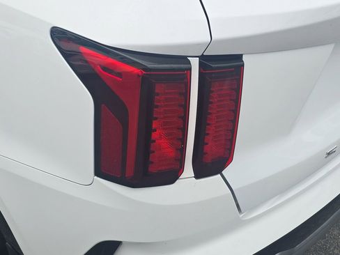 Used 2022 Kia Sorento S FWD image 5