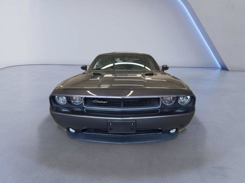 Used 2014 Dodge Challenger SXT RWD image 2