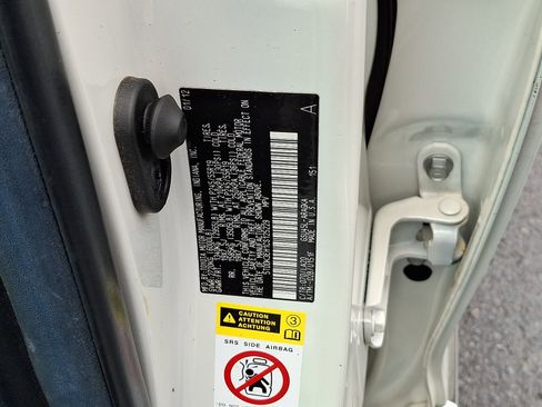 Used 2012 Toyota Highlander Limited w/ Tow Pkg AWD/4WD image 30